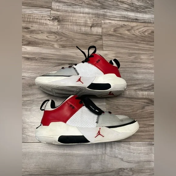 Nike Air Jordan One Take 5 Basketball Shoes White Black Red Youth Size 5 Unisex - Picture 5 of 9